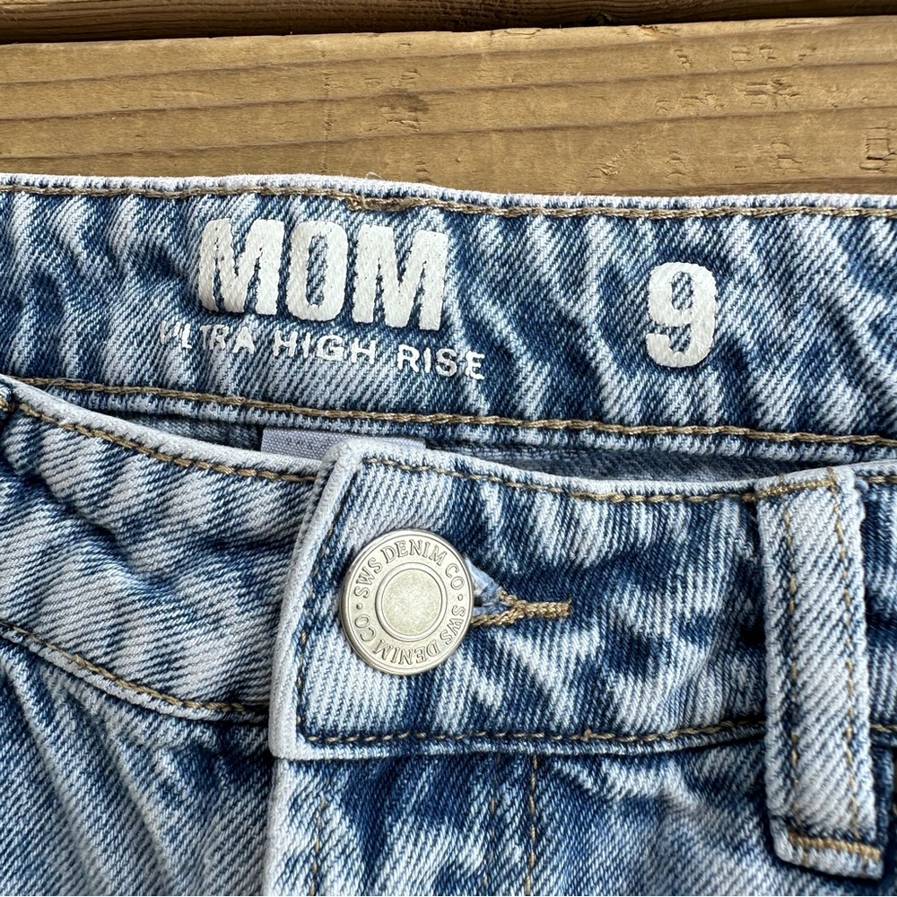 Ultra High Rise MOM Jeans - Picture 2 of 5